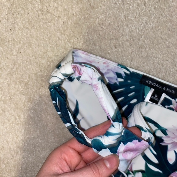 Kendal and Kylie bikini bottoms BOGO free! - Picture 3 of 3